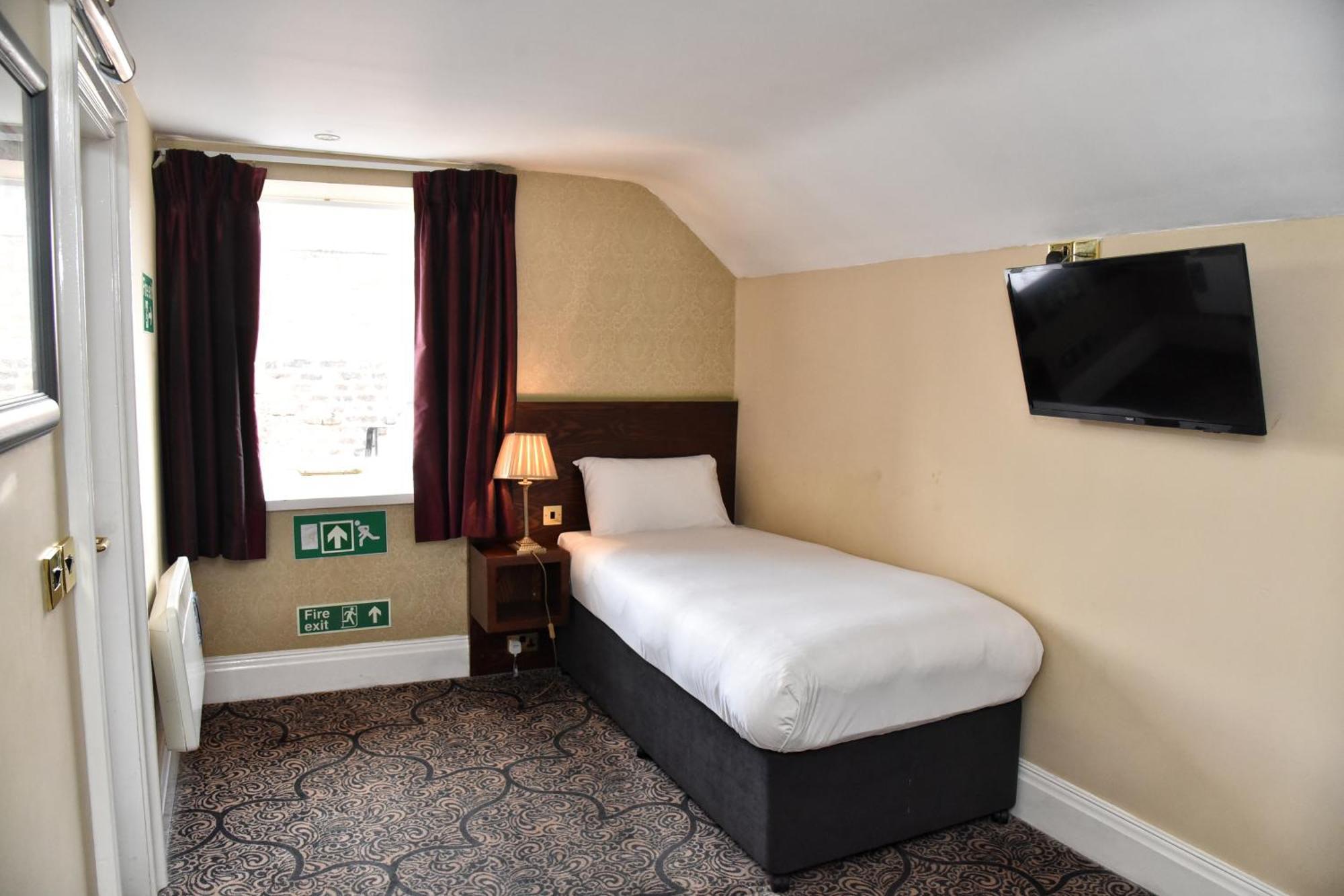 The Castle Hotel Wetherspoon Ruthin Eksteriør billede