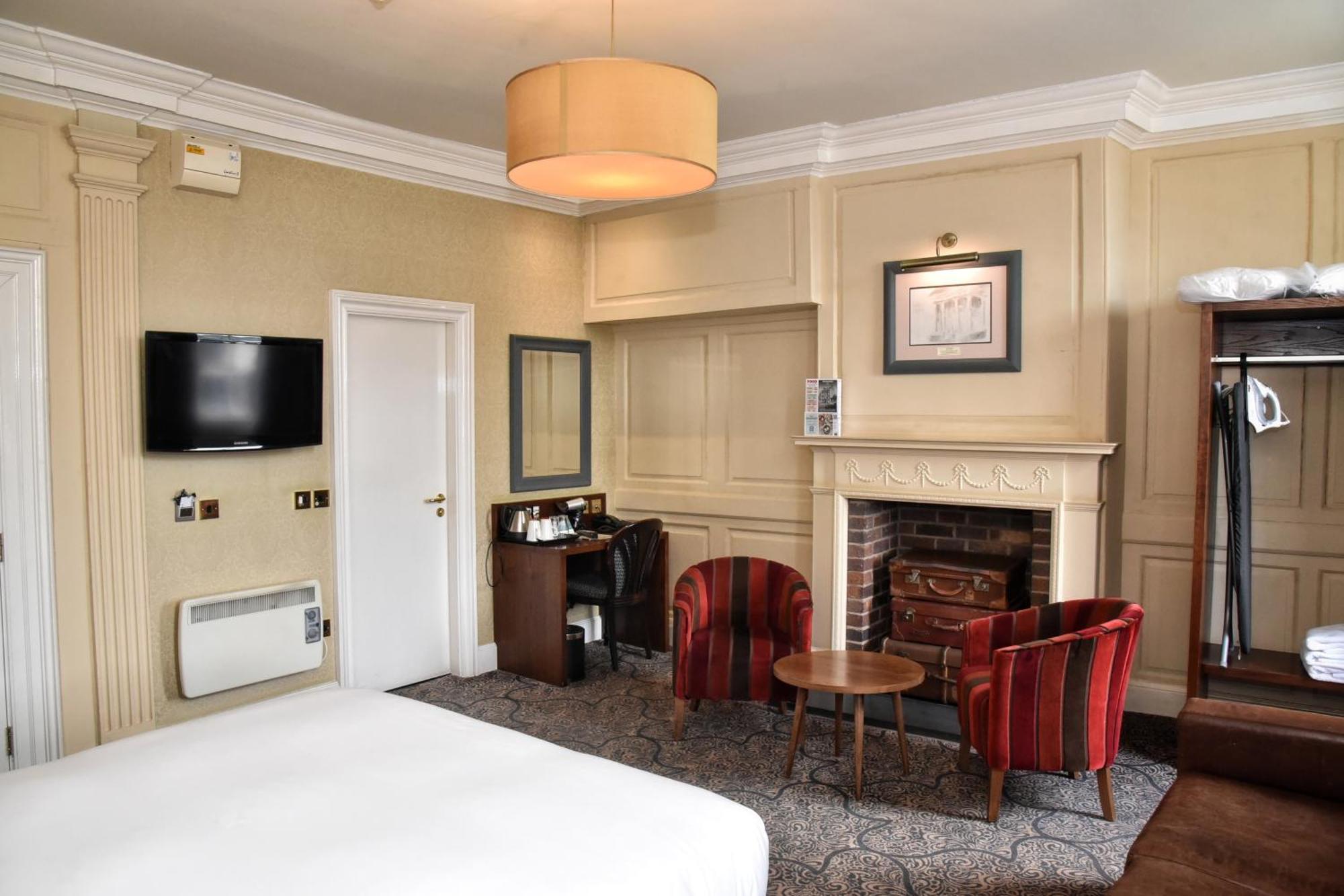 The Castle Hotel Wetherspoon Ruthin Eksteriør billede