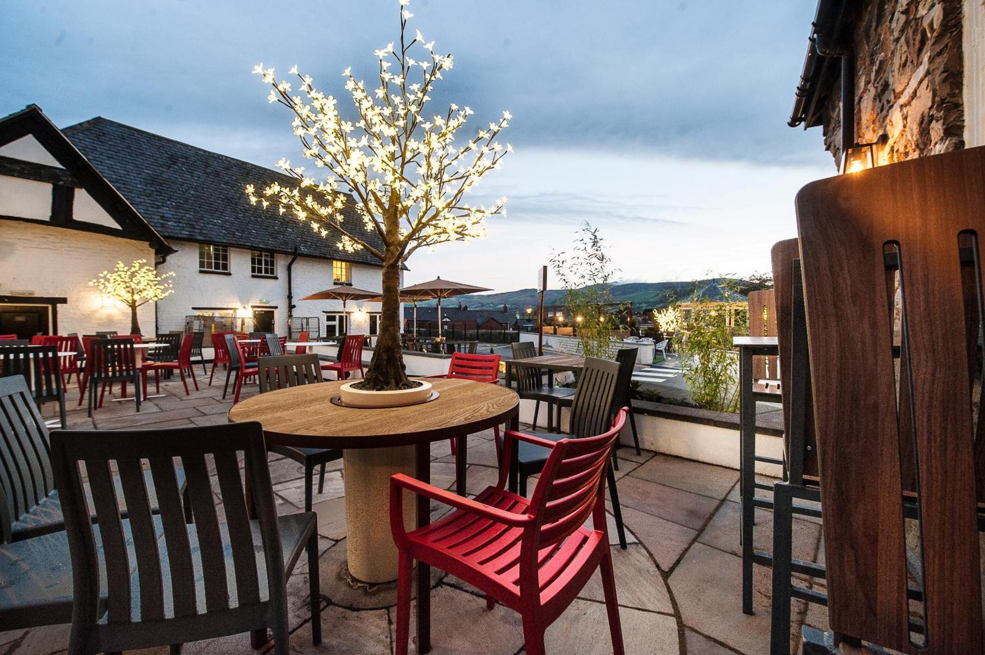 The Castle Hotel Wetherspoon Ruthin Eksteriør billede
