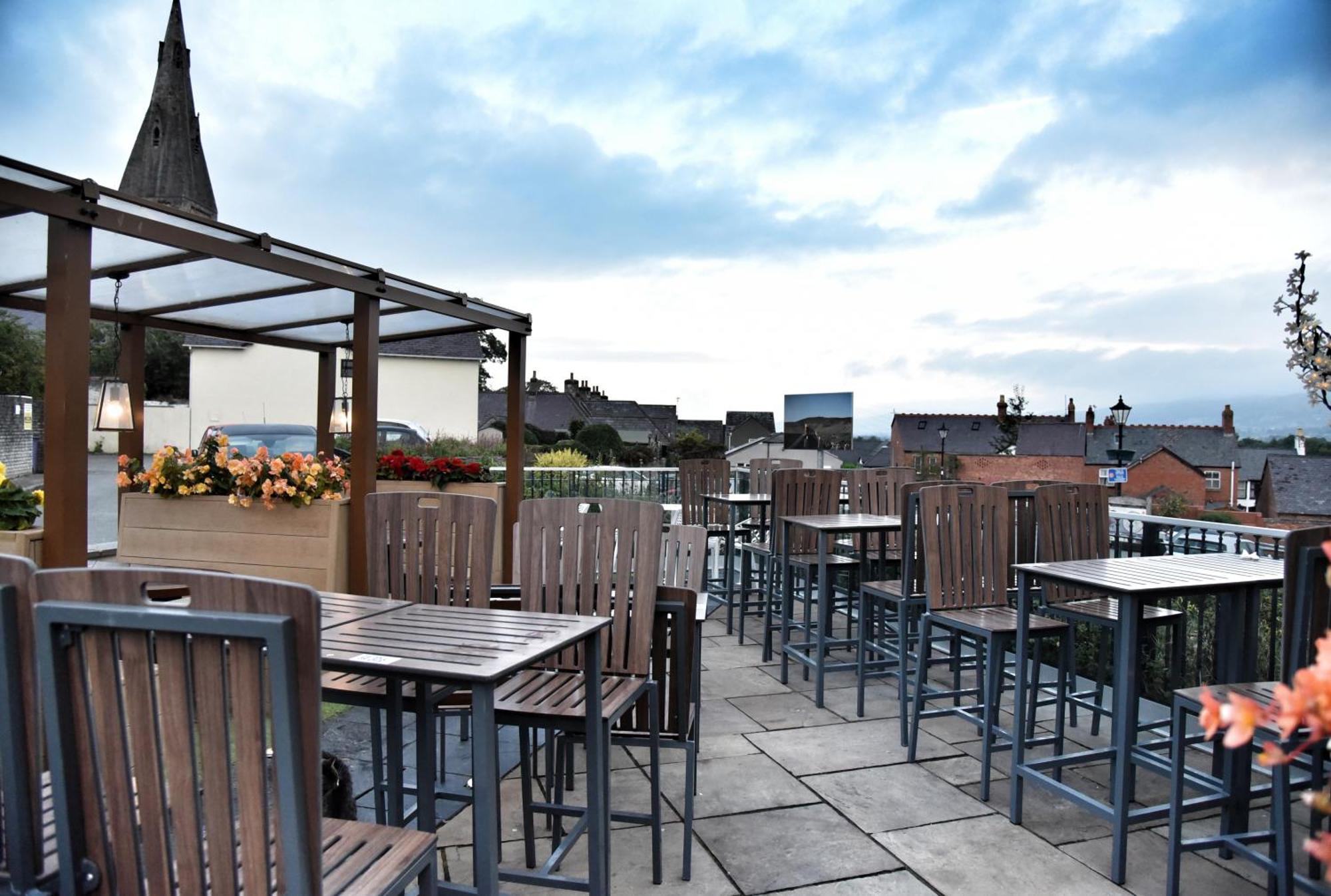 The Castle Hotel Wetherspoon Ruthin Eksteriør billede
