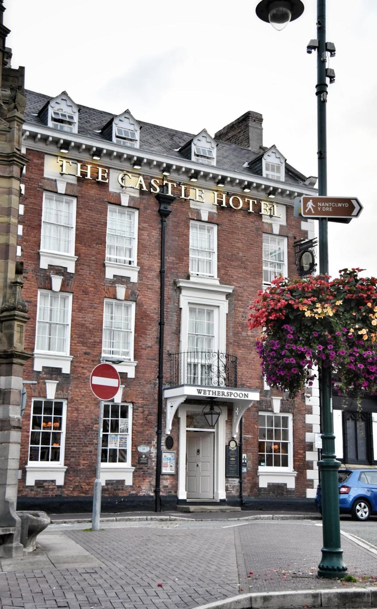 The Castle Hotel Wetherspoon Ruthin Eksteriør billede