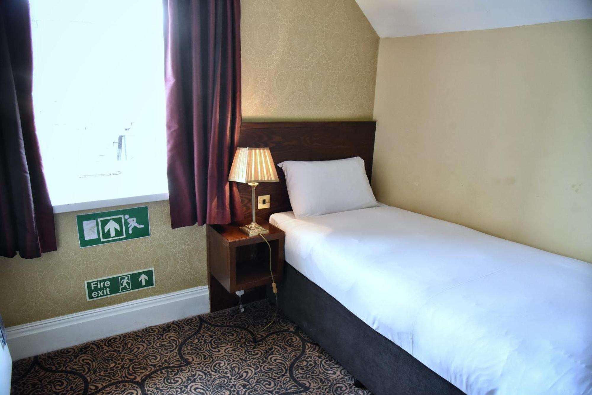 The Castle Hotel Wetherspoon Ruthin Eksteriør billede